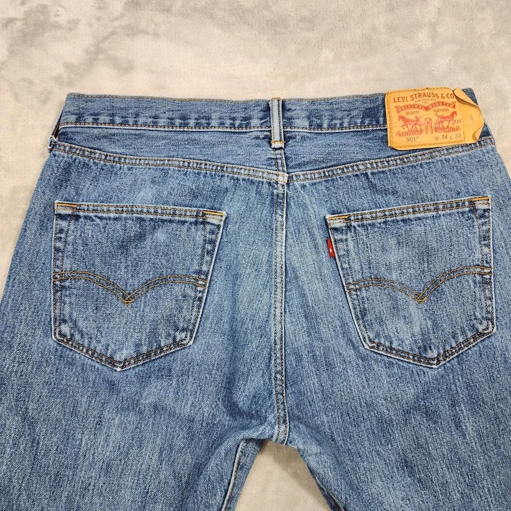 Levi's 501 Jeans Mens 34x30.5* Blue Medium Wash Button Fly Straight Leg Denim